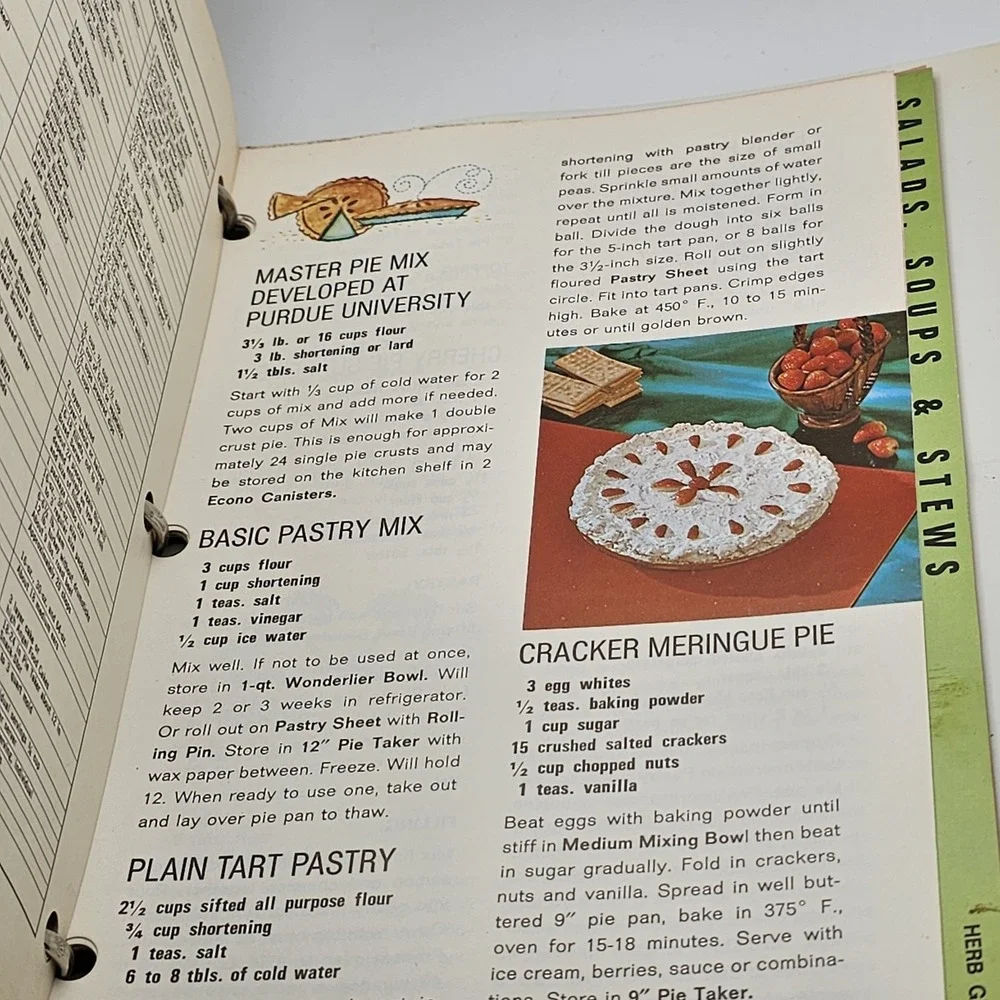 VTG 1969 Tupperware Four Seasons Cookbook Binder Recipe Prepare & Serve Guide